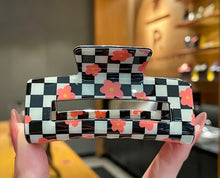 Load image into Gallery viewer, Retro Floral Checkered Claw Clip
